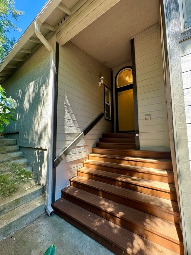 Photo - Spacious 3 bedroom, 3 bath bi-level home nestled in the scenic Sierra Nevada foothills