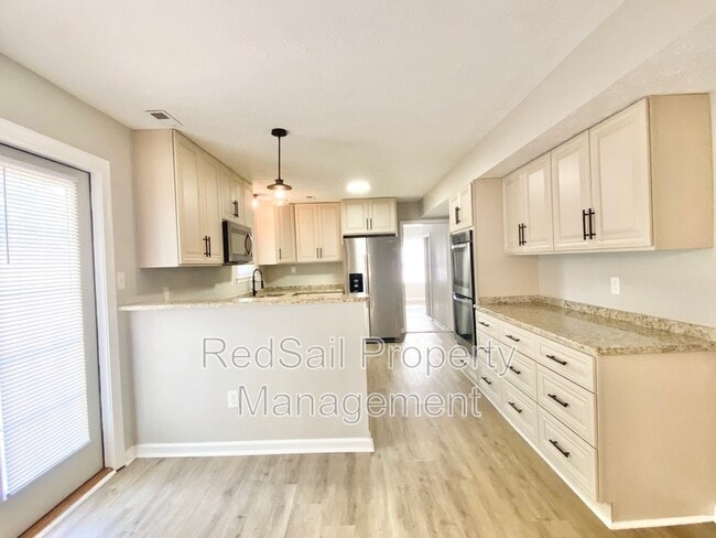 Photo - 709 Chatsworth Dr