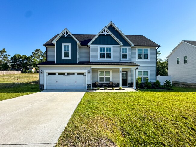 Building Photo - Spacious 4 Bed 3 Bed Home in Pine Forest School District