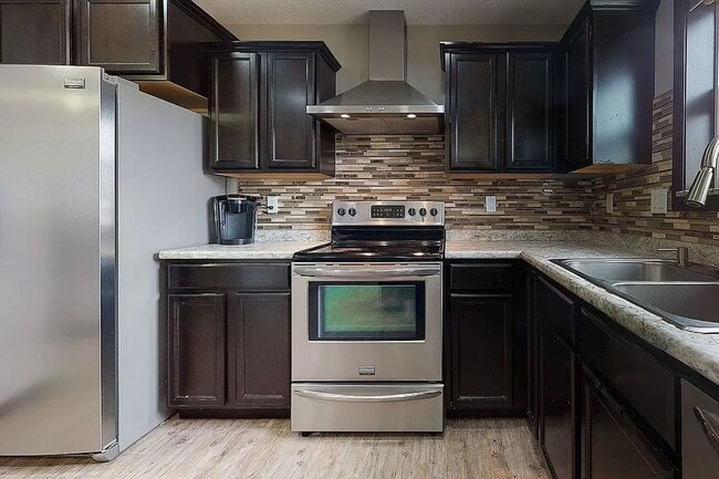 Photo - NE Side 2 Story - 4 Bedrooms - Linn Mar Schools - Attached Garage - New Flooring