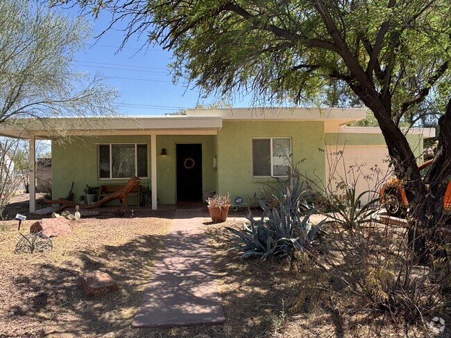 Building Photo - 2766 E Stratford Dr Rental