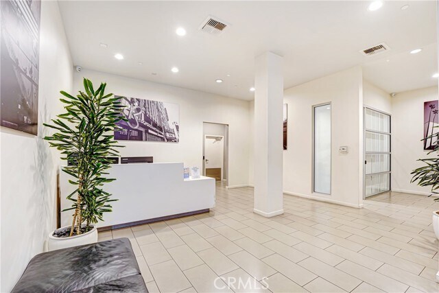 Photo - 630 W 6th St Unidad 216