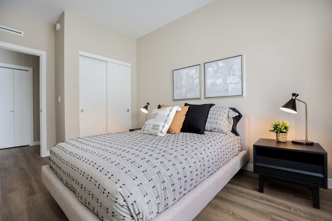 Photo - Sol at Aurora