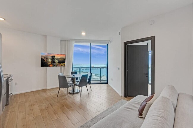 Photo - 398 NE 5th St Unidad SI ID1504093P