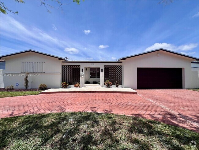Building Photo - 1710 SW 98th Ct Rental