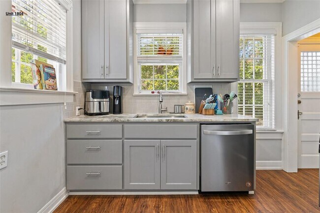 Photo - 1804 Pearl St