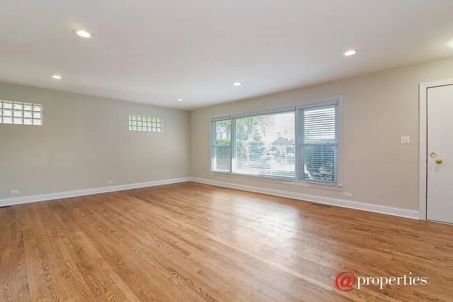 Photo - 143 Thelin Ct