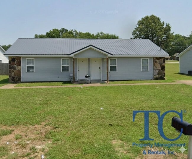 Building Photo - 01023 Unit 16