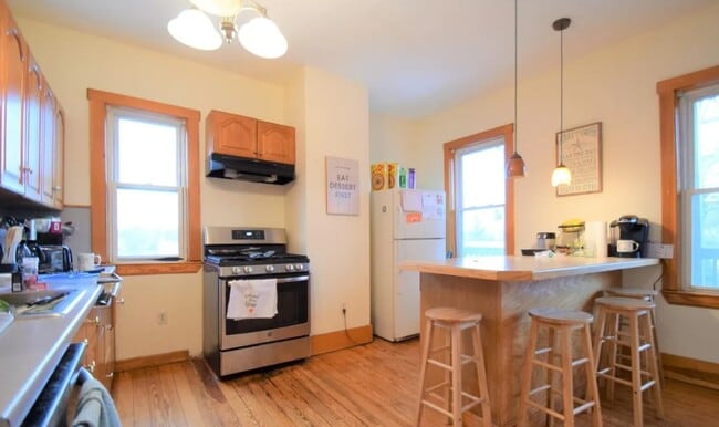 Photo - 346 Faneuil St Unidad 2