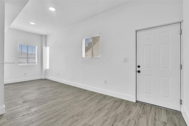 Photo - 584 NW 35th St Unit 2