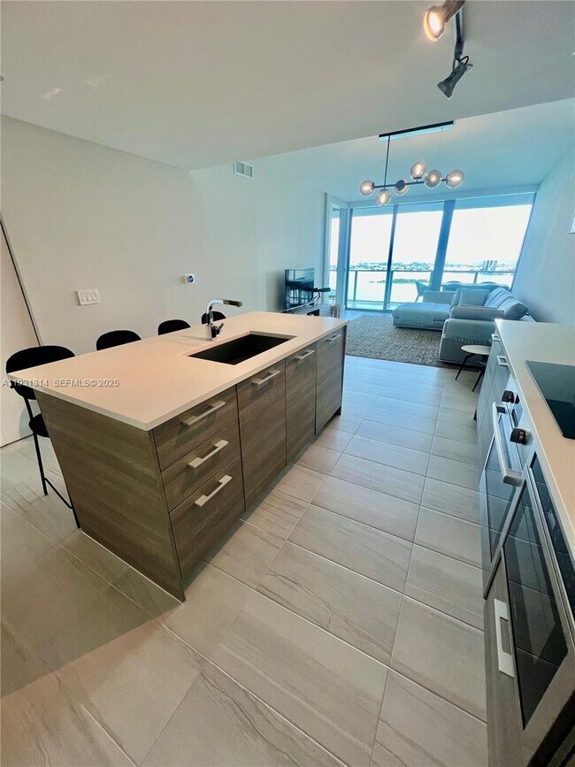 Photo - 650 NE 32nd St Unidad 3106