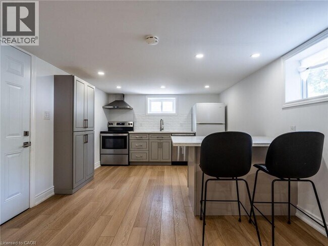 Photo - 111 W 32nd St