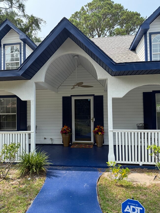 Welcoming Large Front Entrance - 117 Baybridge Dr House