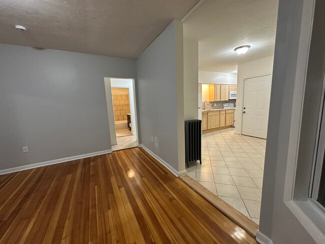 Building Photo - 245 Green St Unit 2