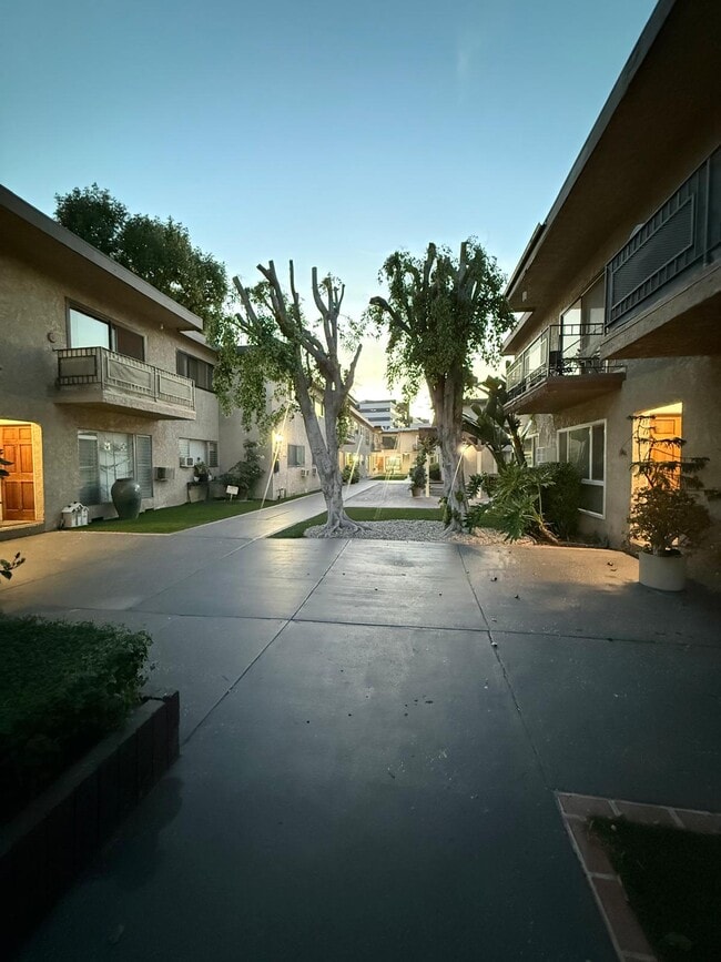 Encino Royale