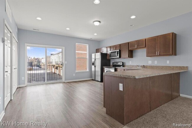 Photo - 7637 Woodward Ave