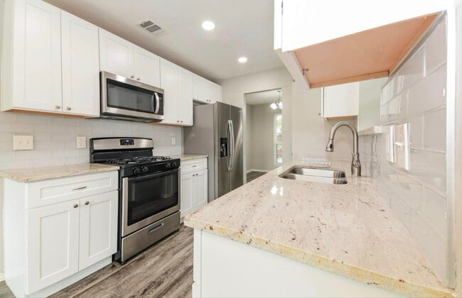 Photo - 611 Hanover Dr