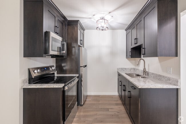 Interior Photo - 17445-17455 Wildwood St Rental