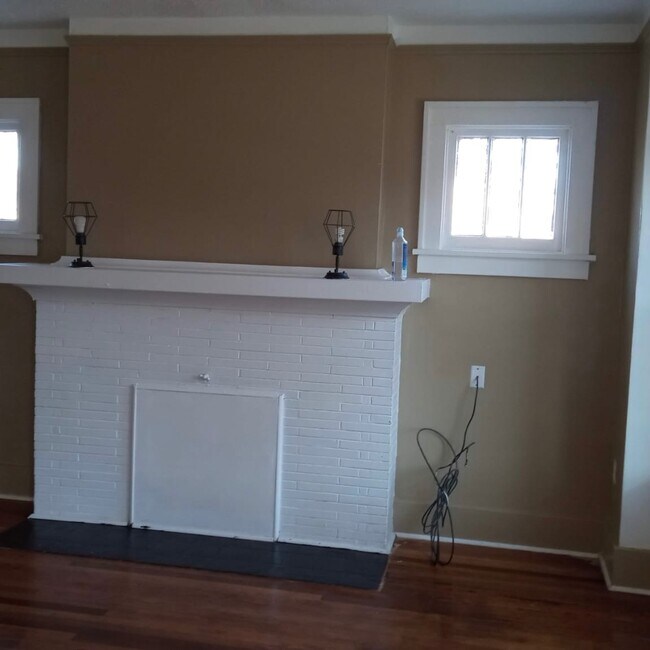 Photo - 1928 Gladstone St