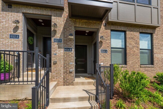 Photo - 654 Noush Ct