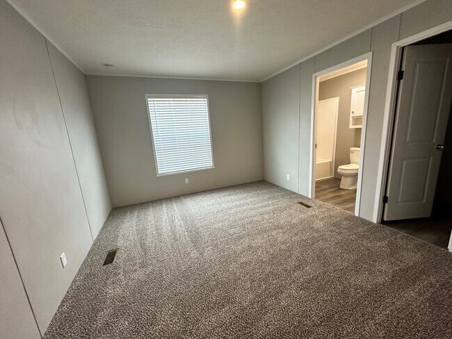 Photo - 555 Delaware