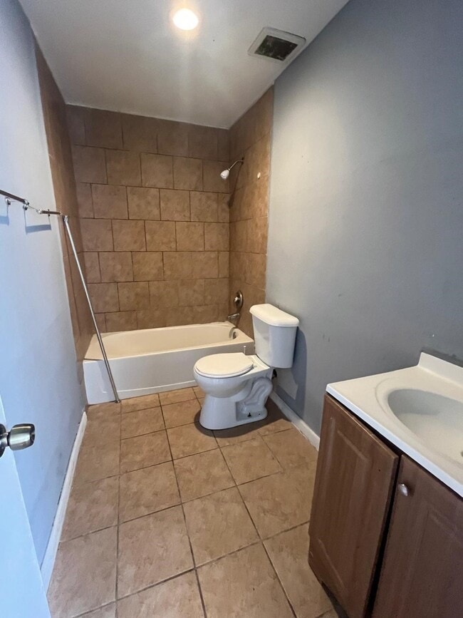 Building Photo - 2152 William Tell St