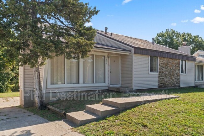 Photo - 1825 N 76th St