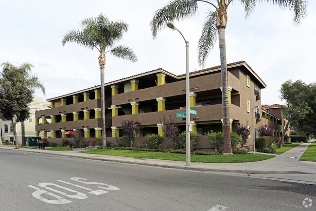 Photo - Oak Street Apartments