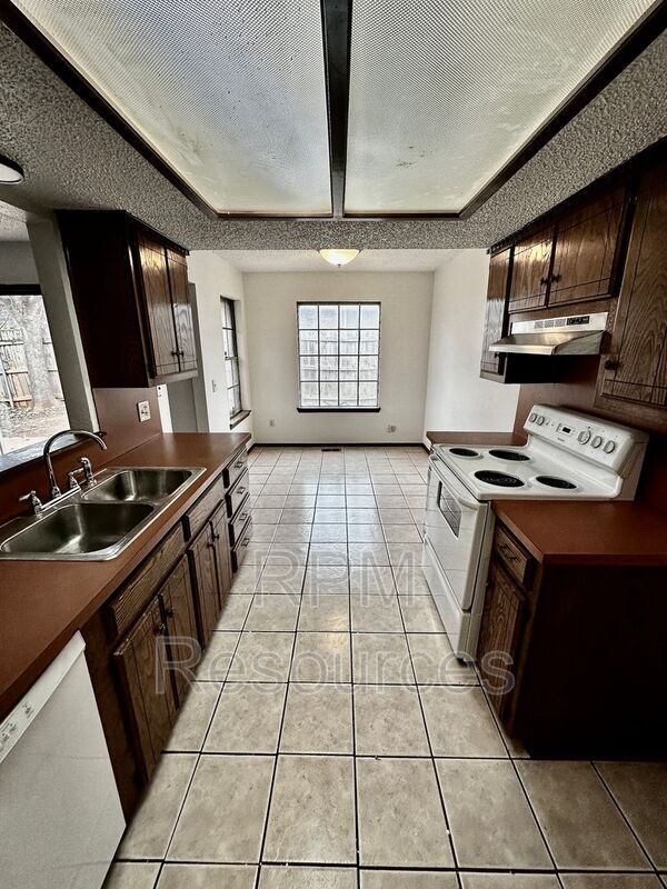 Photo - 7000 Woodlake Dr