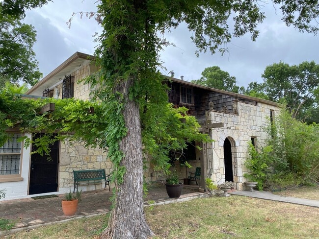 Photo - 910 Nacogdoches Rd