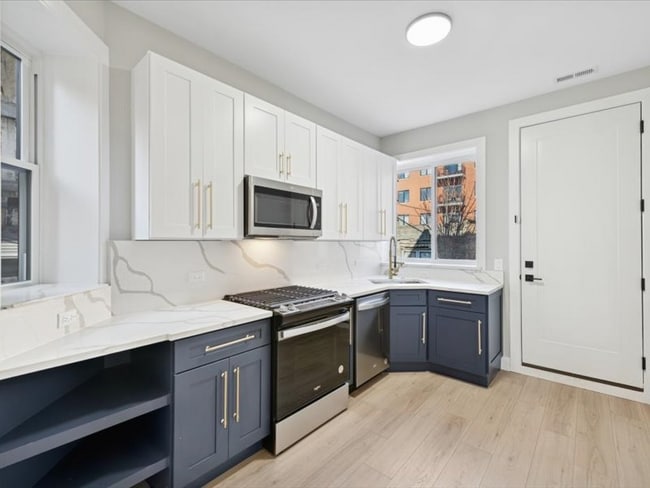 Photo - 2818 W Fletcher St Unit 1