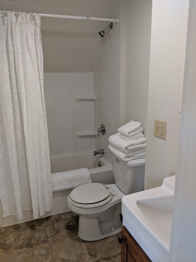 Photo - 313 River Rd Apartments Unit 2