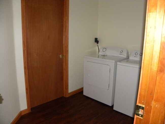 Photo - 2035 Dryden Rd Unit Apartment 2