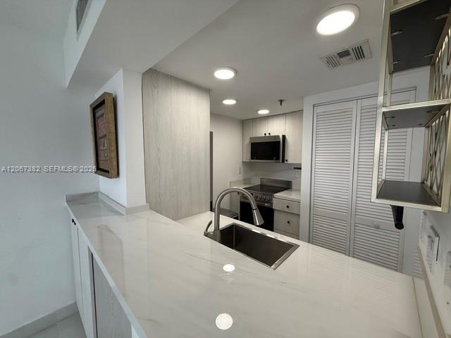 Photo - 540 Brickell Key Dr Unidad 1024