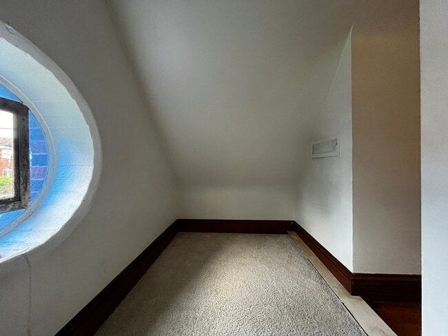 Photo - 172 E Green St Unidad B