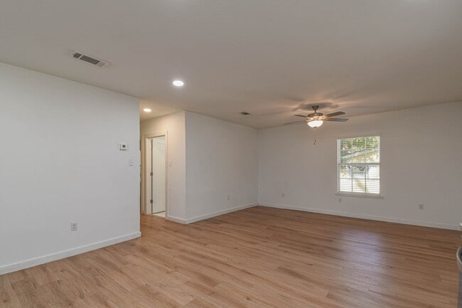 Photo - 5880 Beech Dr