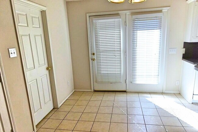 Photo - 10108 Evanston Ave