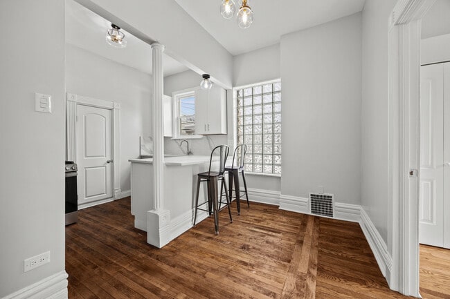 Photo - 3214 W Division St