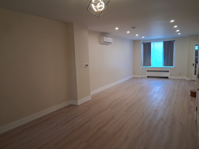 Photo - 6643 Sprague St