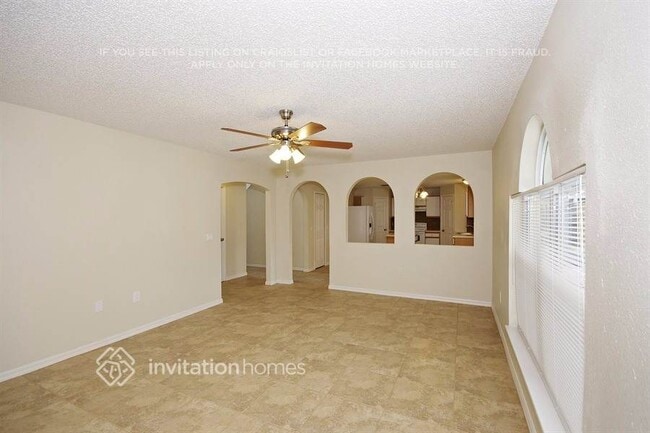 Photo - 6702 Lorain St