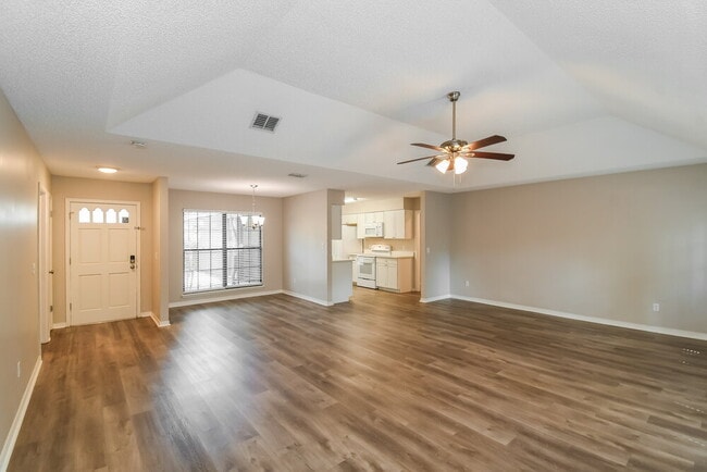 Photo - 2098 Allison Ct