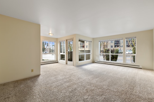 Photo - 12520 Roosevelt Way NE Unidad 303