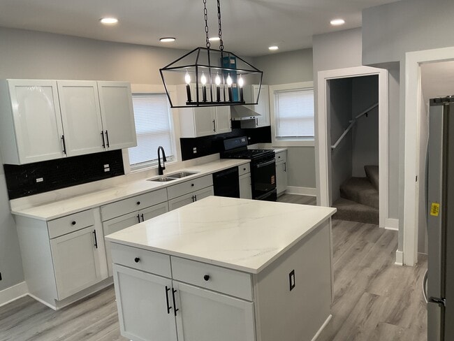 Photo - 14846 Woodlawn Ave