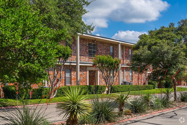 Las fincas en Ridglea Hills - The Estates at Ridglea Hills