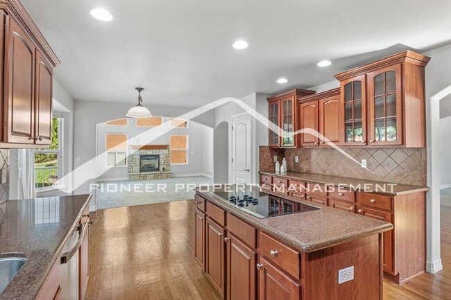 Low-Maintenance Living in Desirable West S... - Low-Maintenance Living in Desirable West S...
