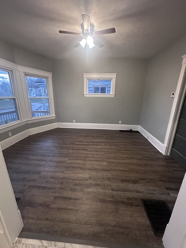 Photo - 9415 Edmunds Ave