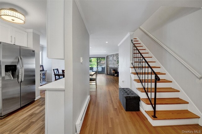 Photo - 1901 Village Dr