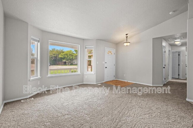Photo - 543 W Bosanka Dr