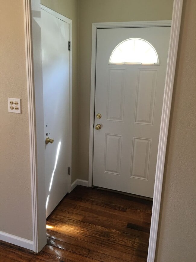 Photo - Updated 3 bedroom Single Family Home For Rent!