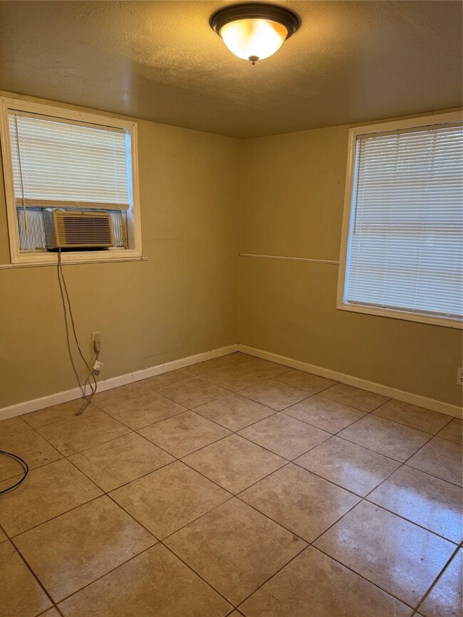 Photo - 900 Mohawk Dr